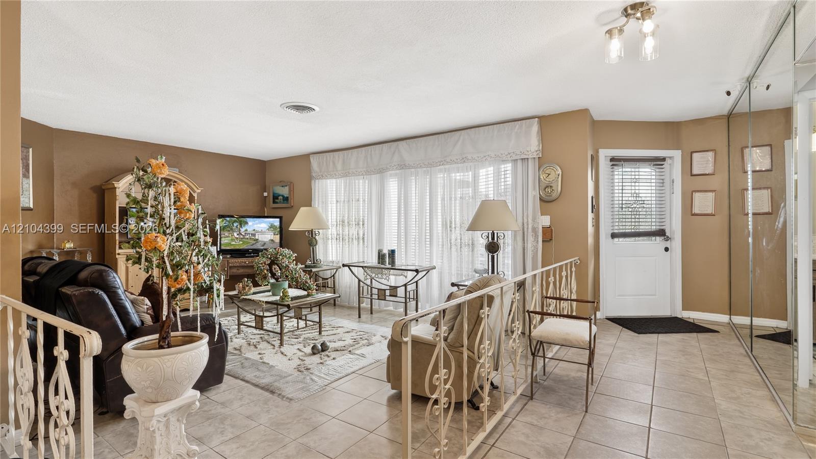 A12104399 Property Photo 11