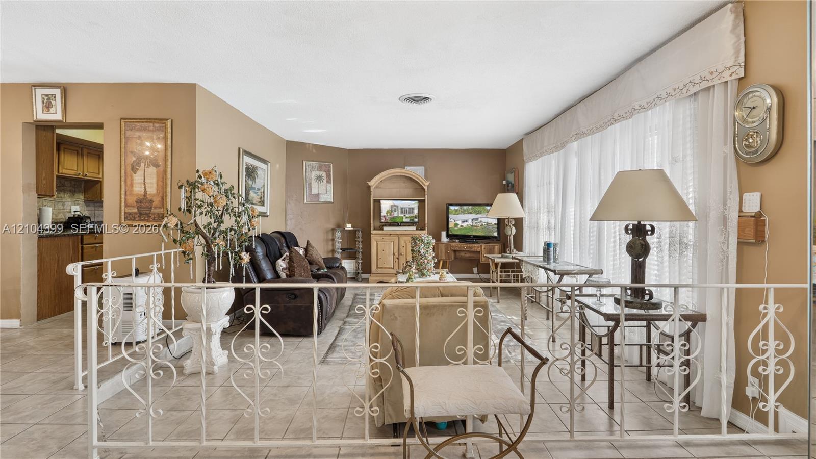 A12104399 Property Photo 12
