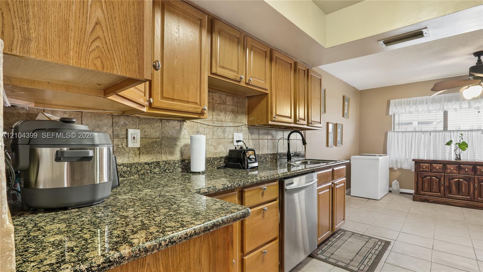 A12104399 Property Photo 16