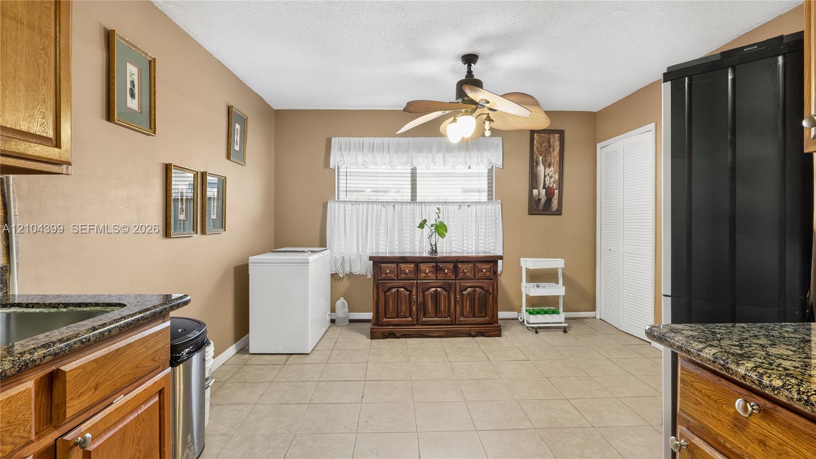 A12104399 Property Photo 18
