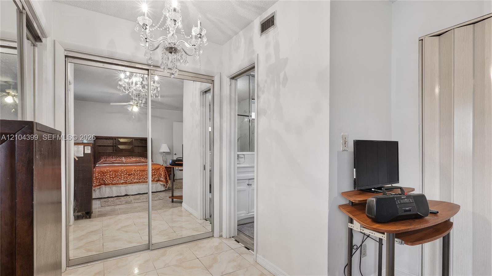 A12104399 Property Photo 25