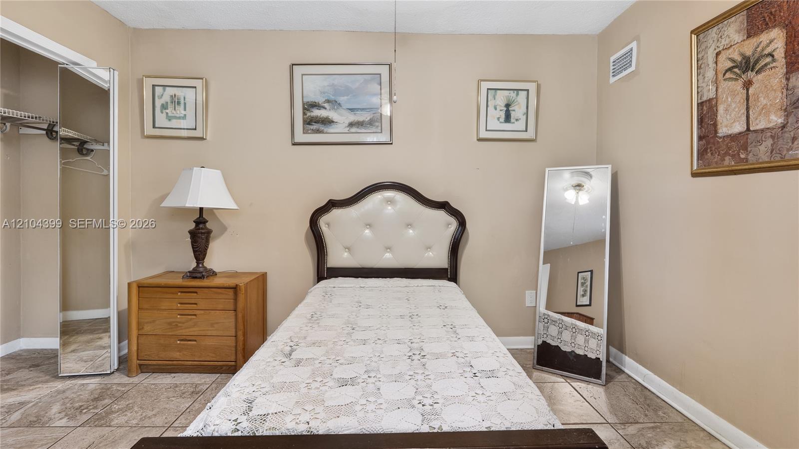 A12104399 Property Photo 28