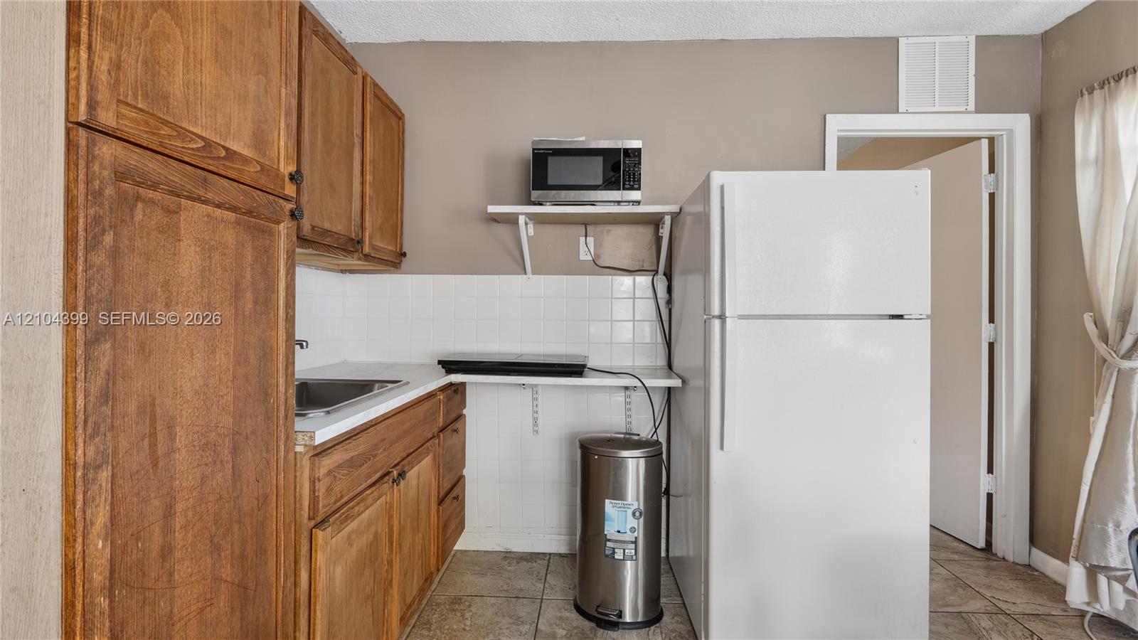 A12104399 Property Photo 31