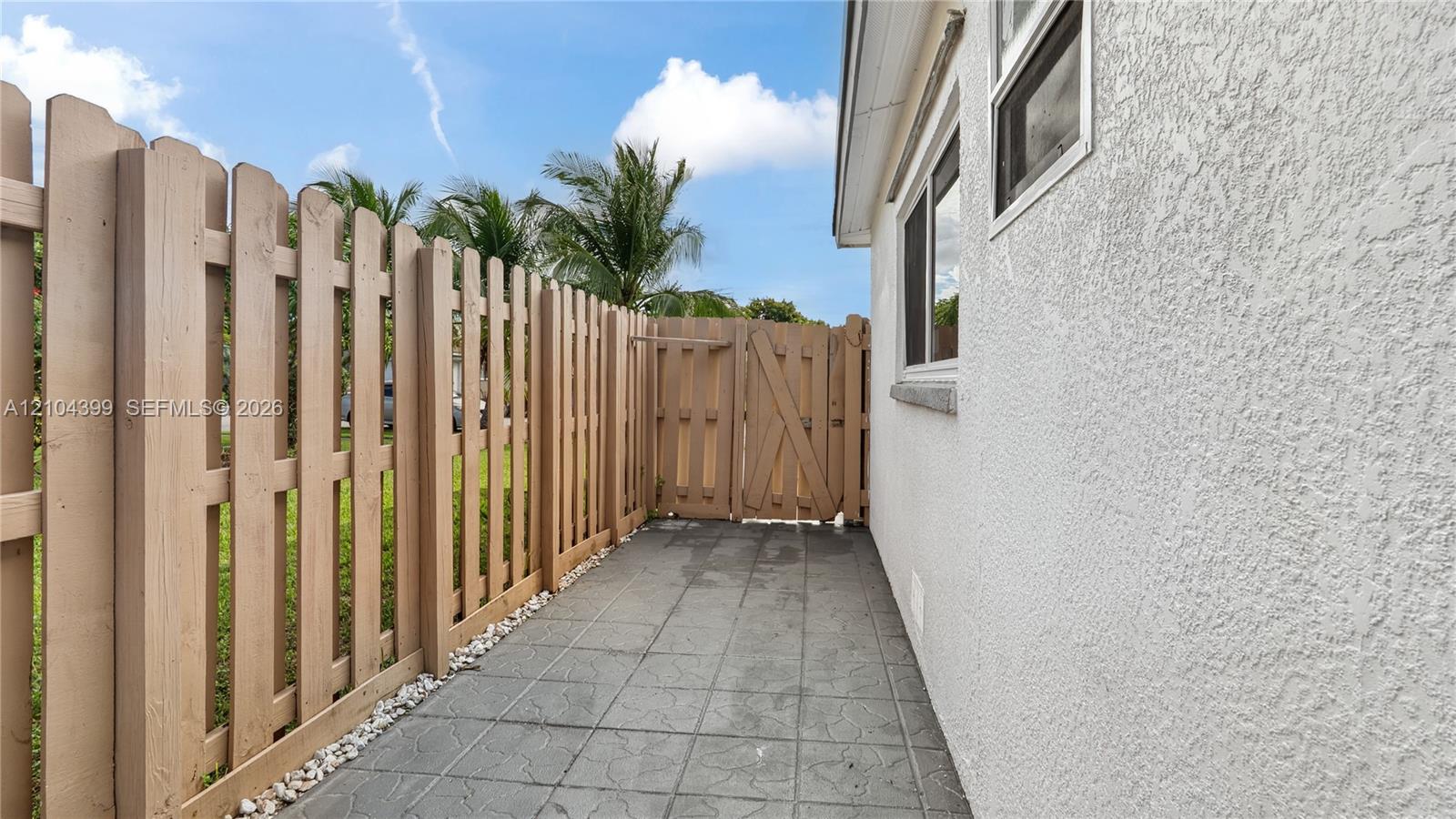 A12104399 Property Photo 34