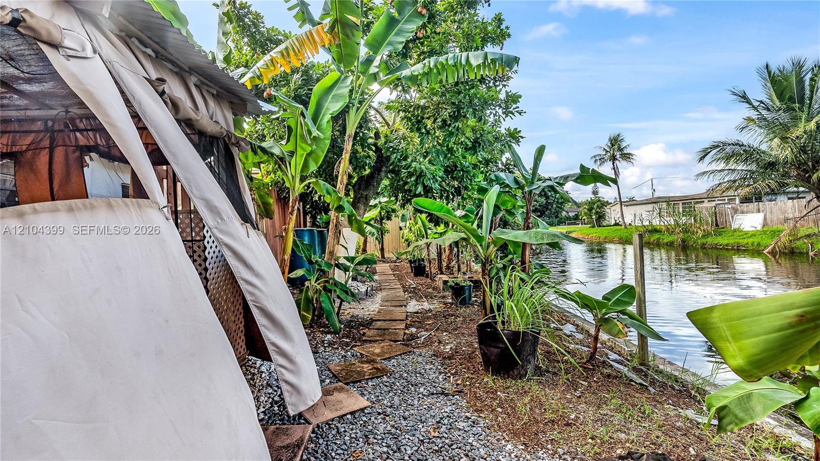 A12104399 Property Photo 36