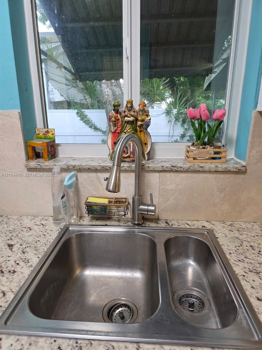 2312 Van Buren Street 2 Property Photo 9