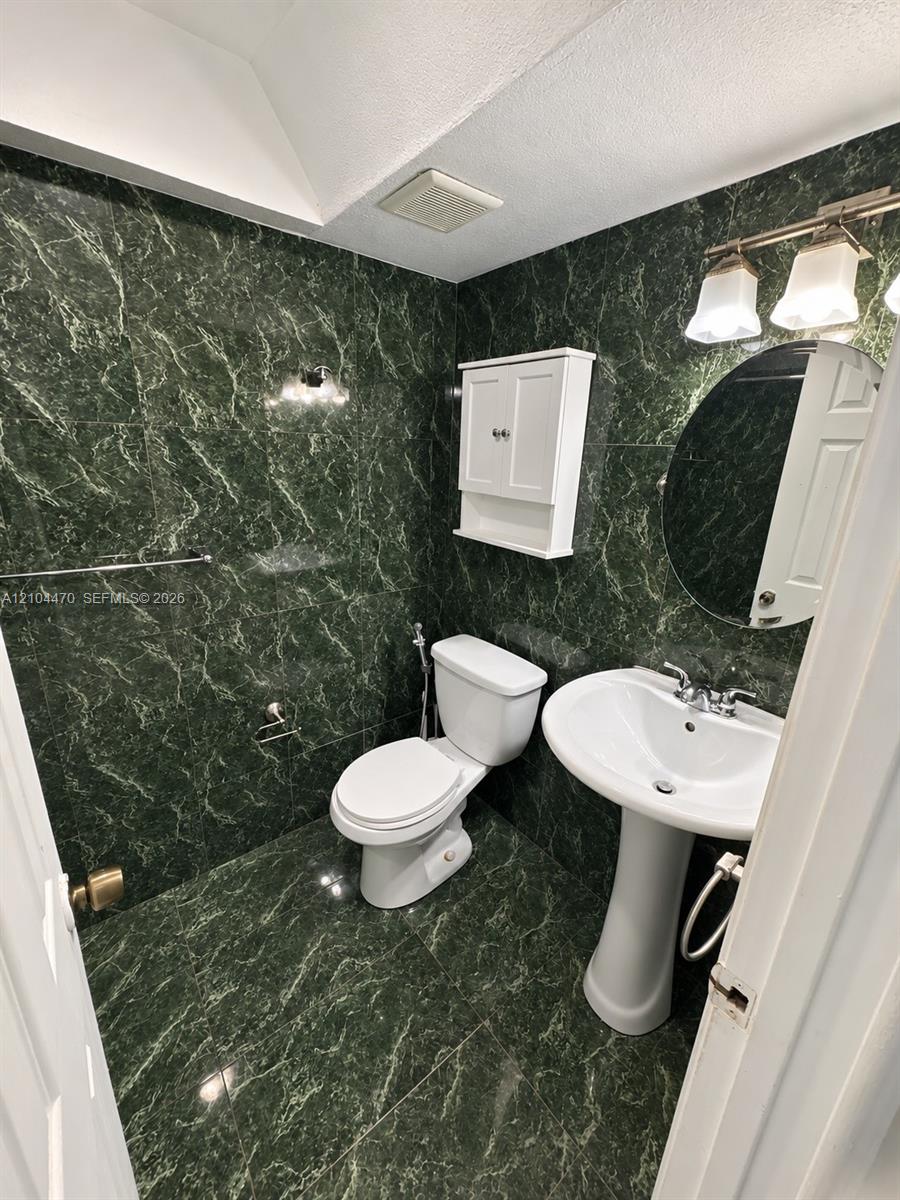 7105 W 13th Avenue 302 Property Photo 5