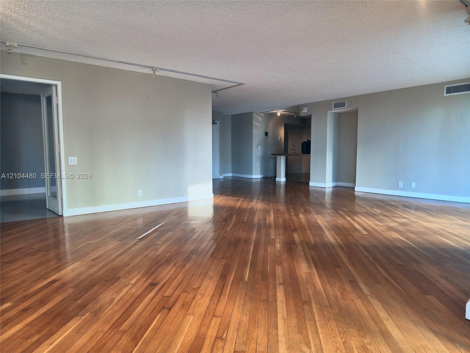 200 Se 15th Road 4i Property Photo 8