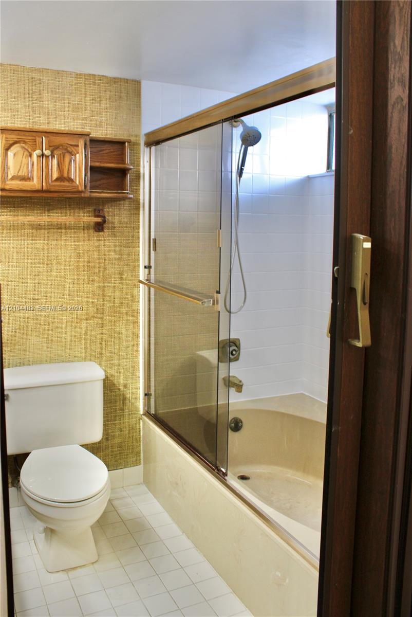 18000 Nw 68th Avenue 409a Property Photo 10