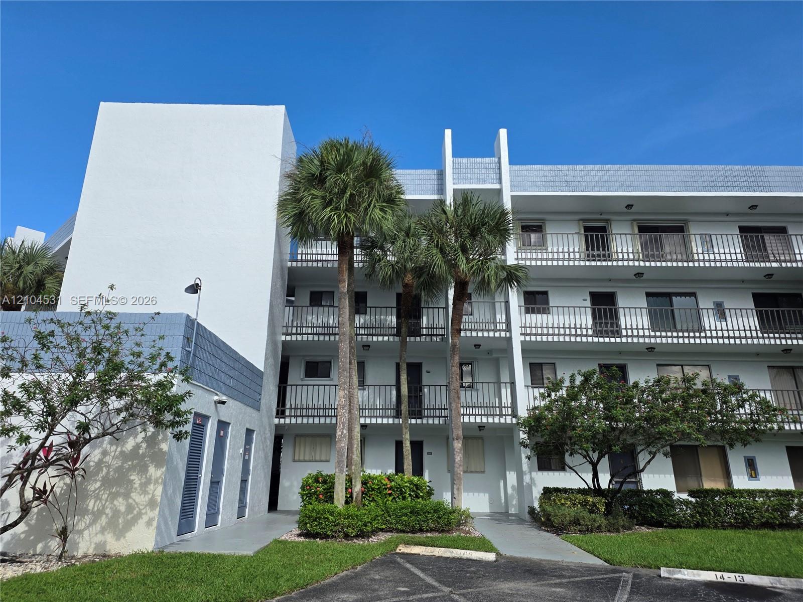 4820 W Lucerne Lakes Boulevard W 305 Property Photo 1