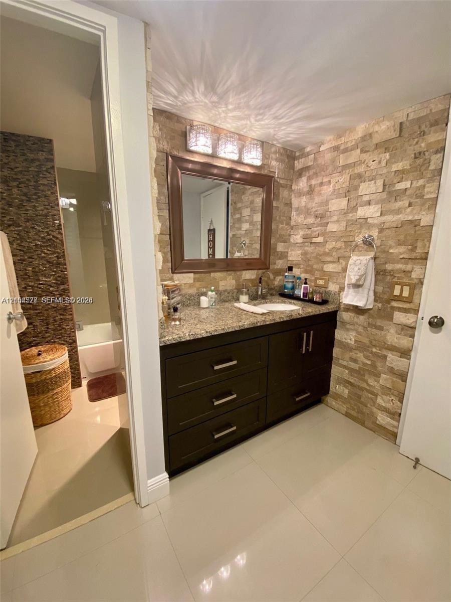 3701 N Country Club Drive 508 Property Photo 18
