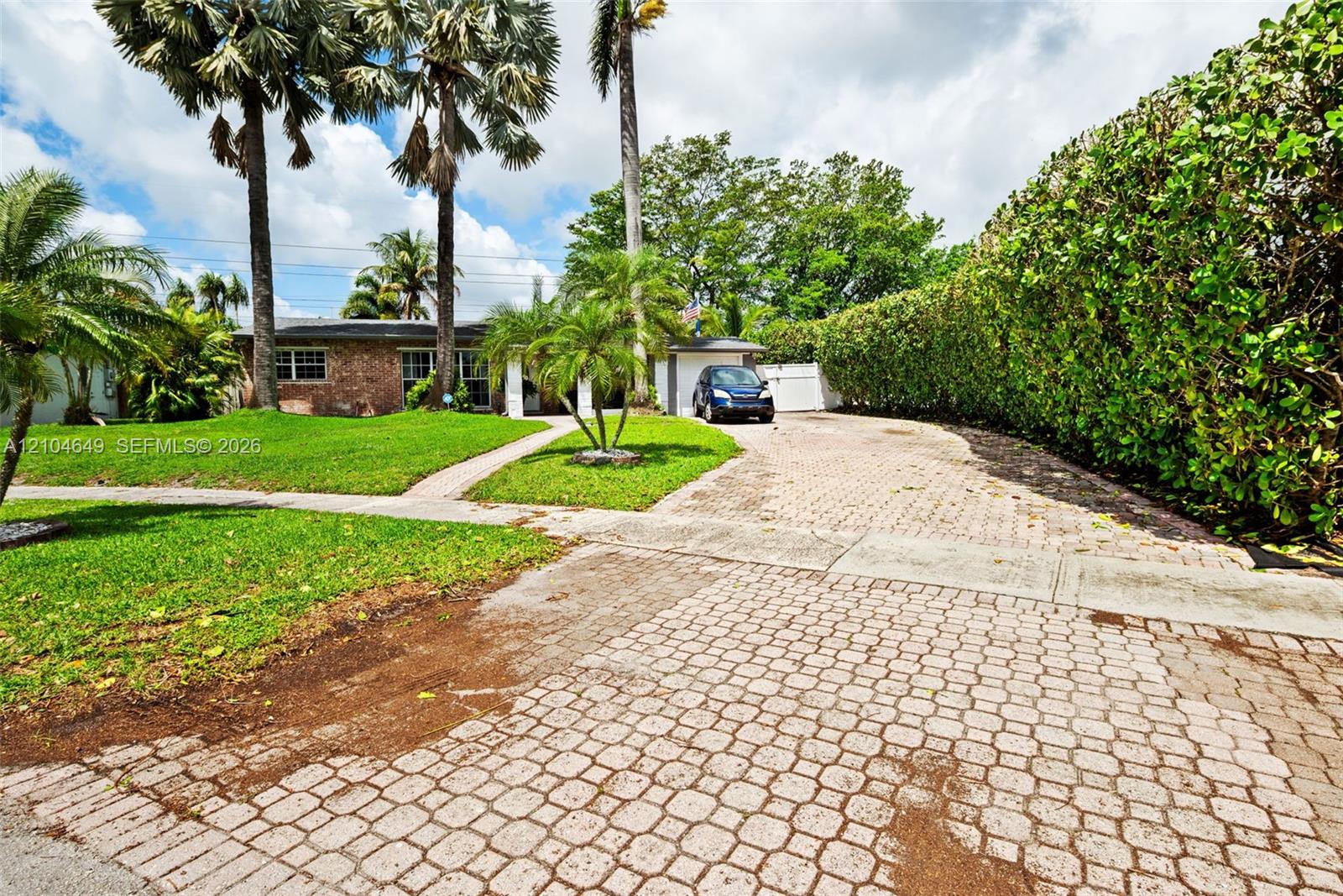 911 Sw 51st Avenue Property Photo 1