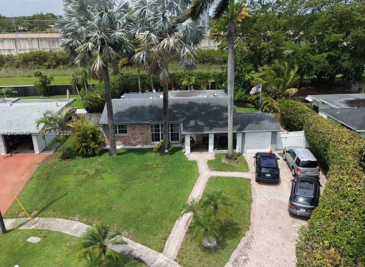 911 Sw 51st Avenue Property Photo 3