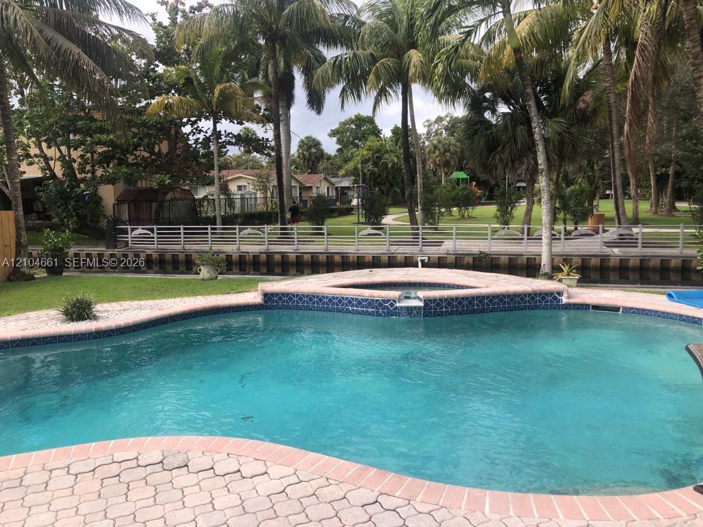 1773 Sw 28th Way Property Photo 6