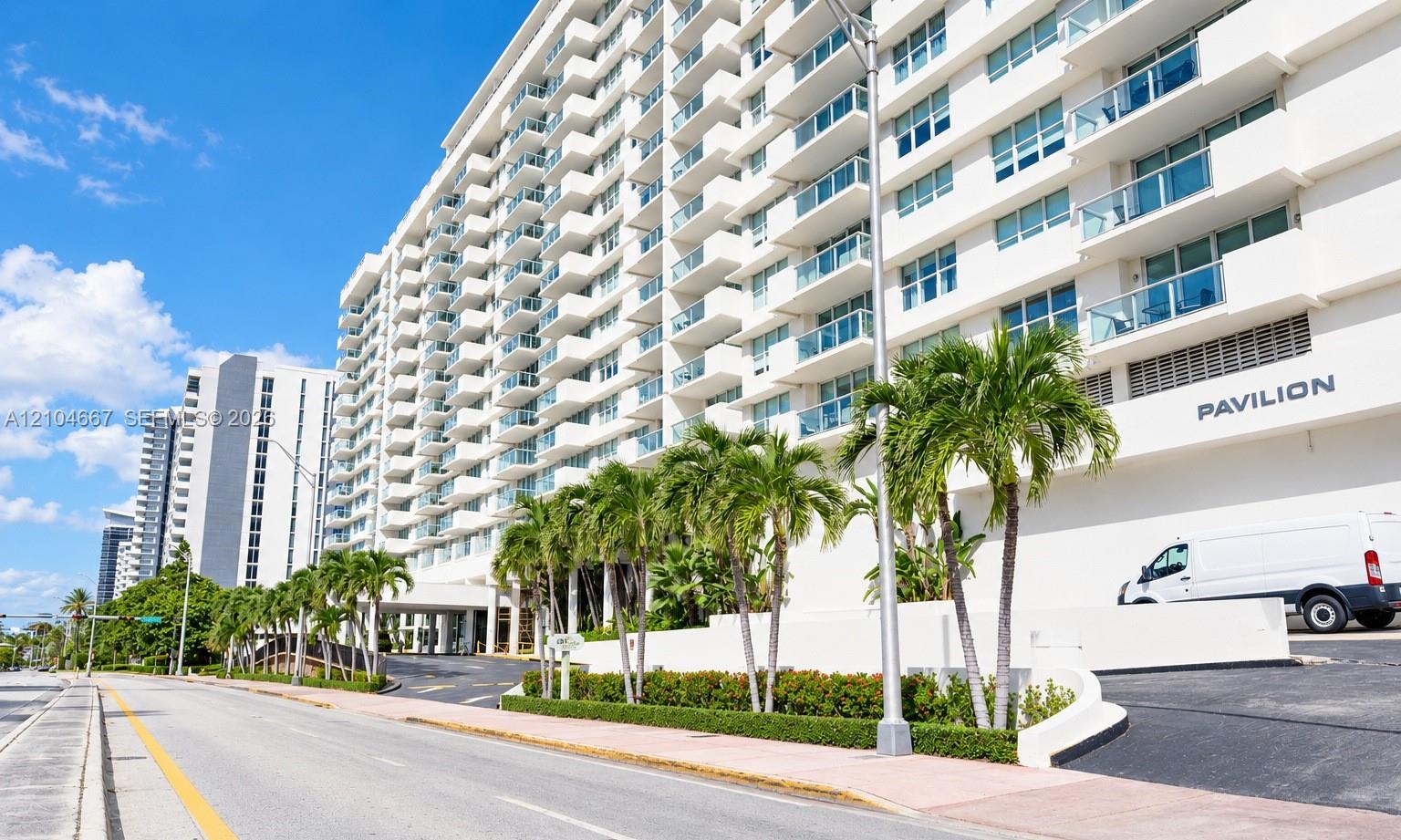 5601 Collins Avenue M1 Property Photo 1