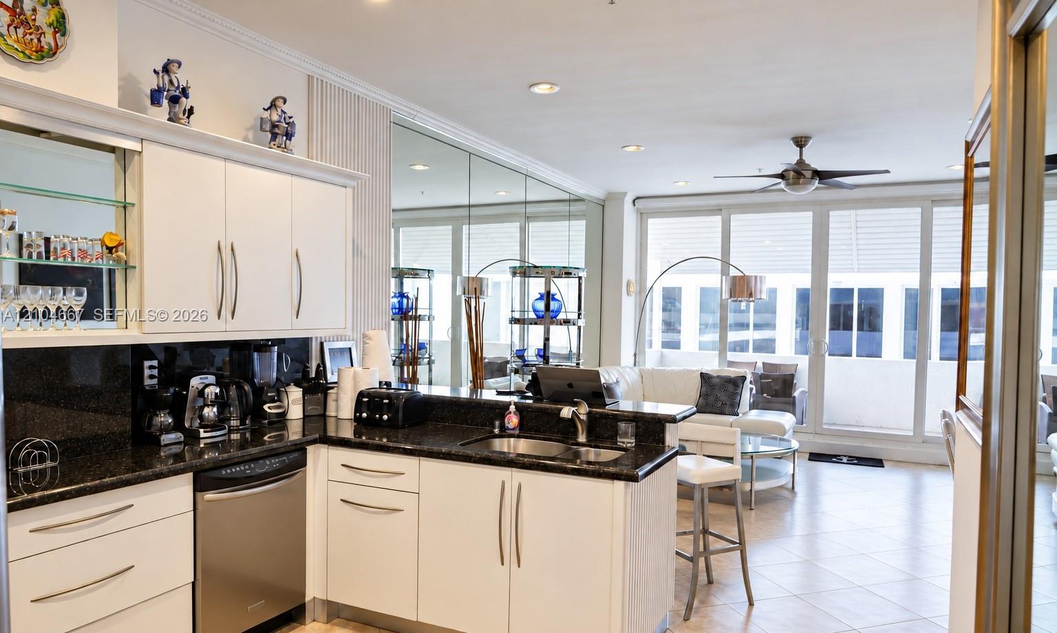 5601 Collins Avenue M1 Property Photo 7
