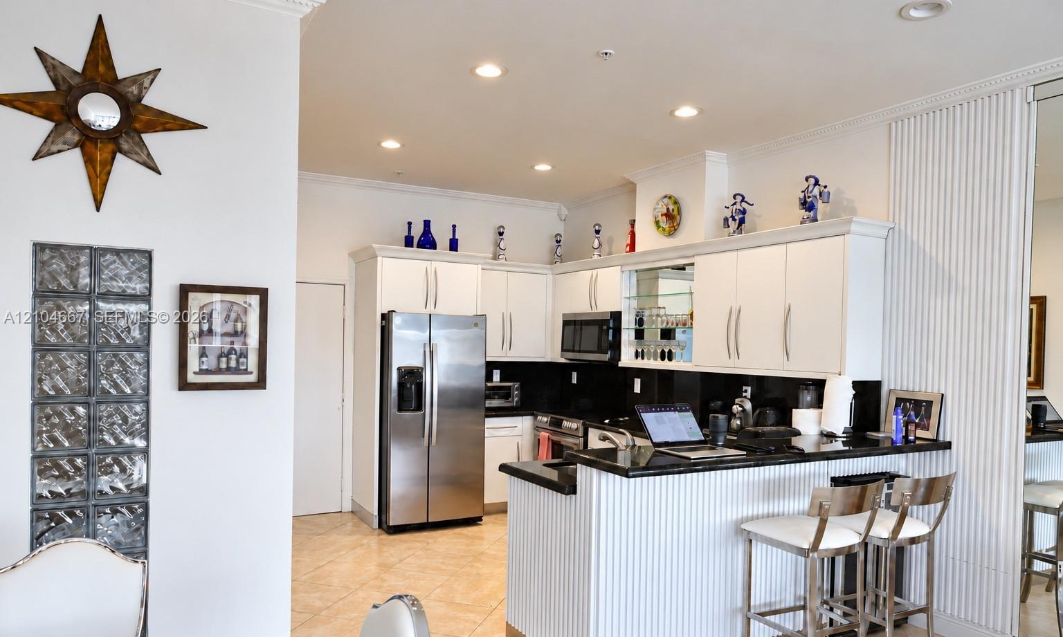 5601 Collins Avenue M1 Property Photo 8