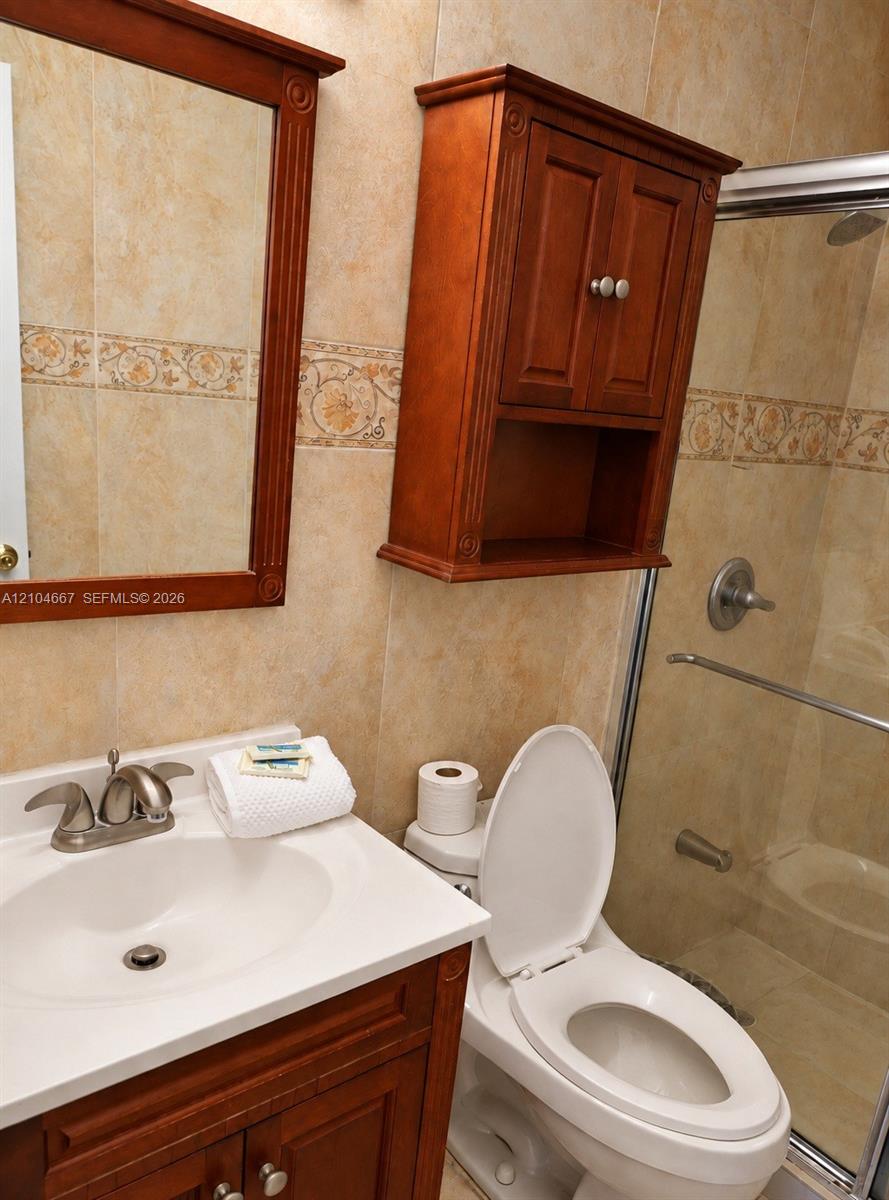 5601 Collins Avenue M1 Property Photo 12