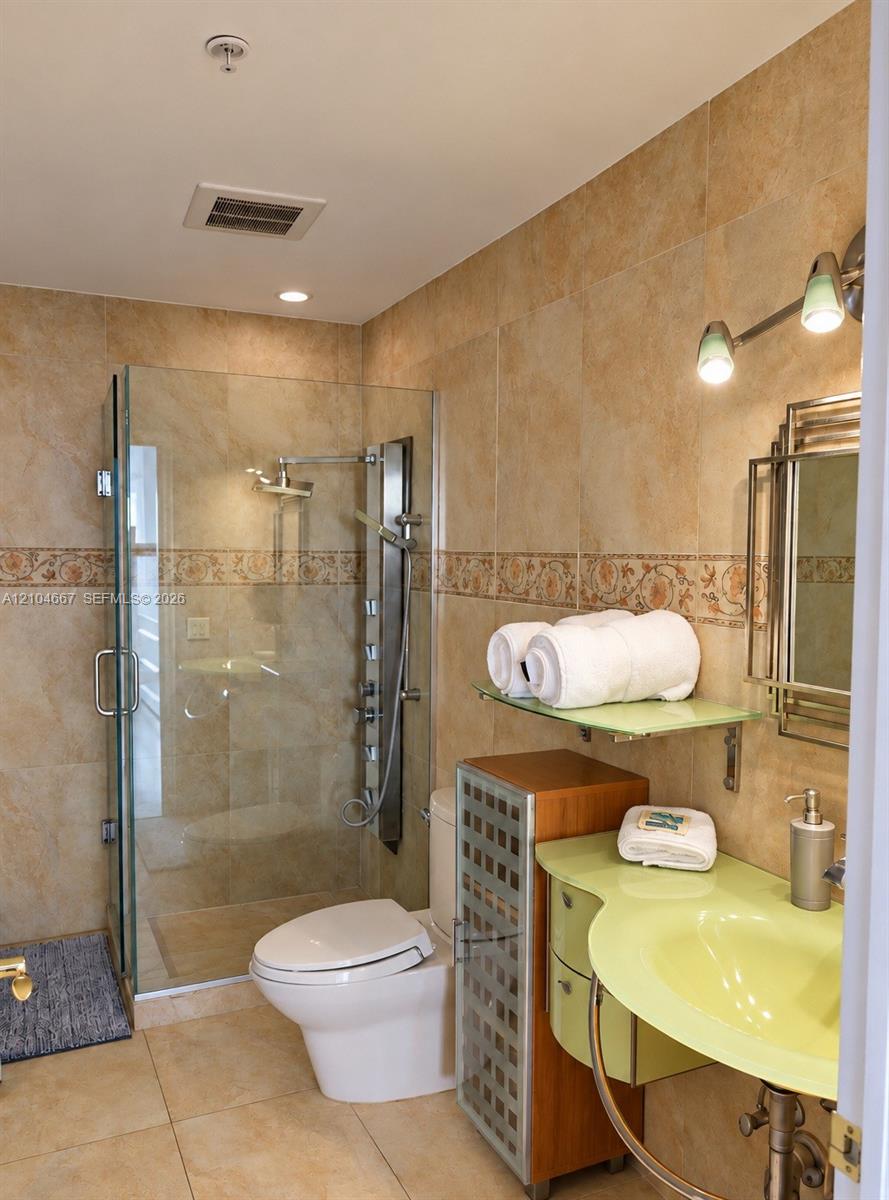 5601 Collins Avenue M1 Property Photo 13