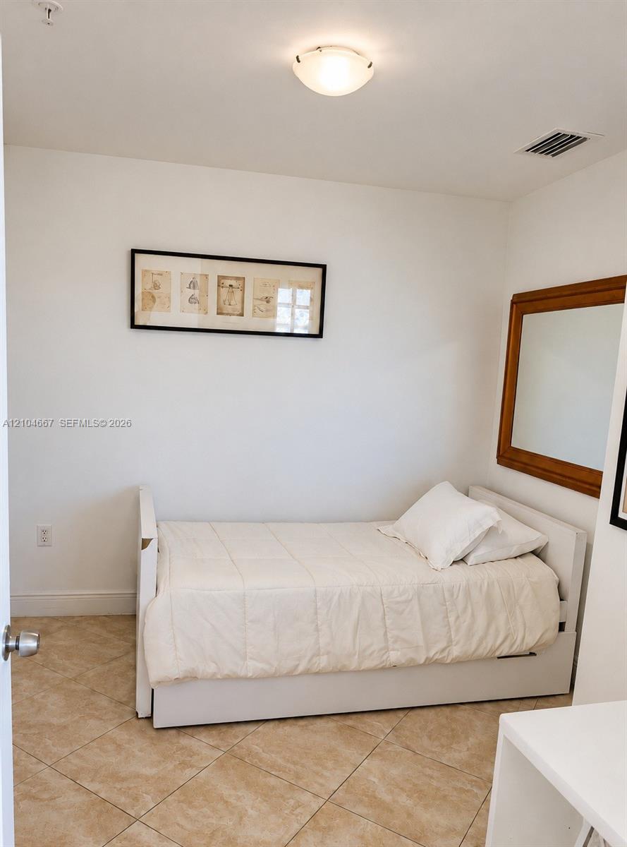 5601 Collins Avenue M1 Property Photo 15