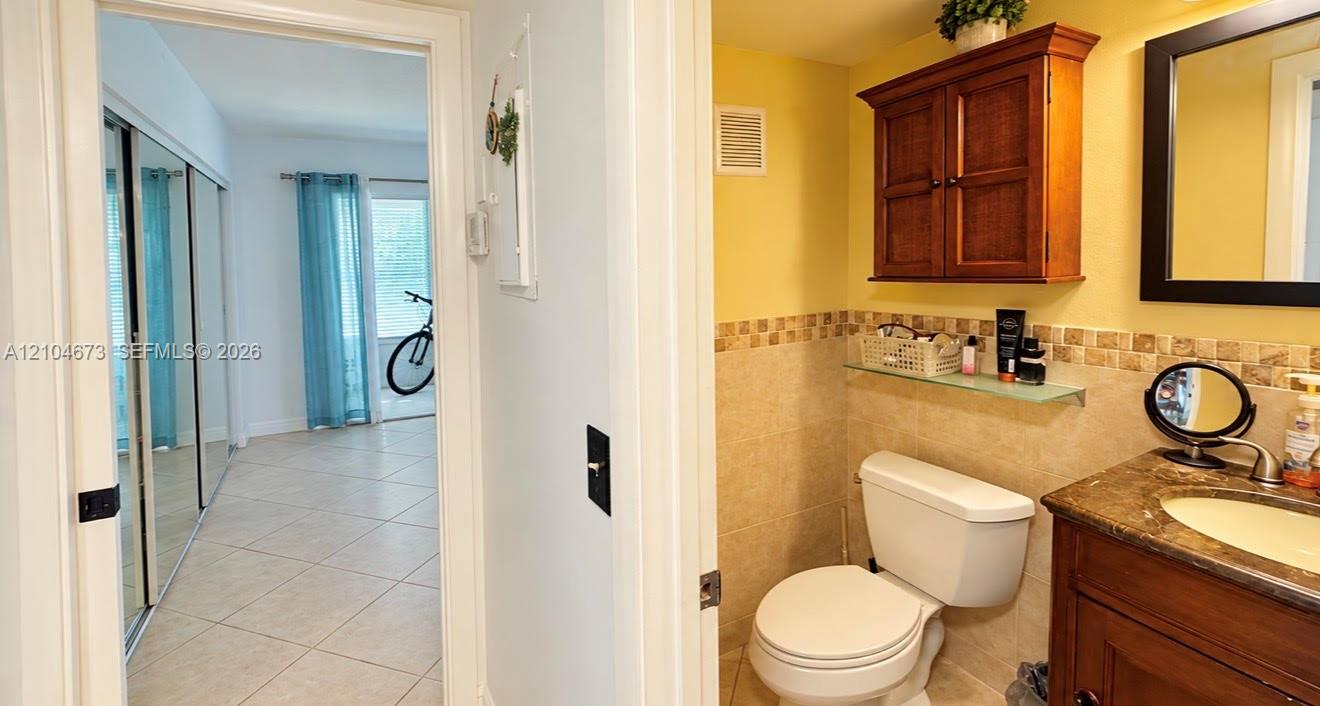 116 E Westbury E 116 Property Photo 16
