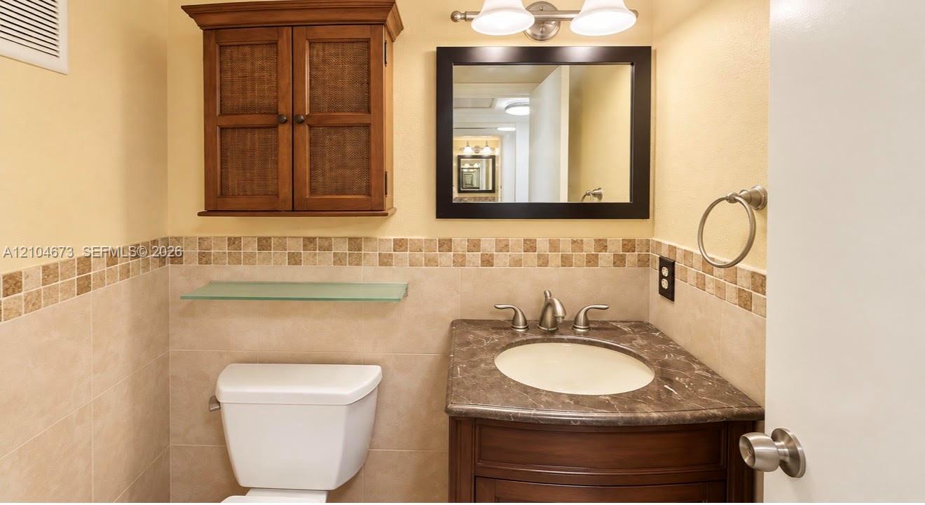 116 E Westbury E 116 Property Photo 17