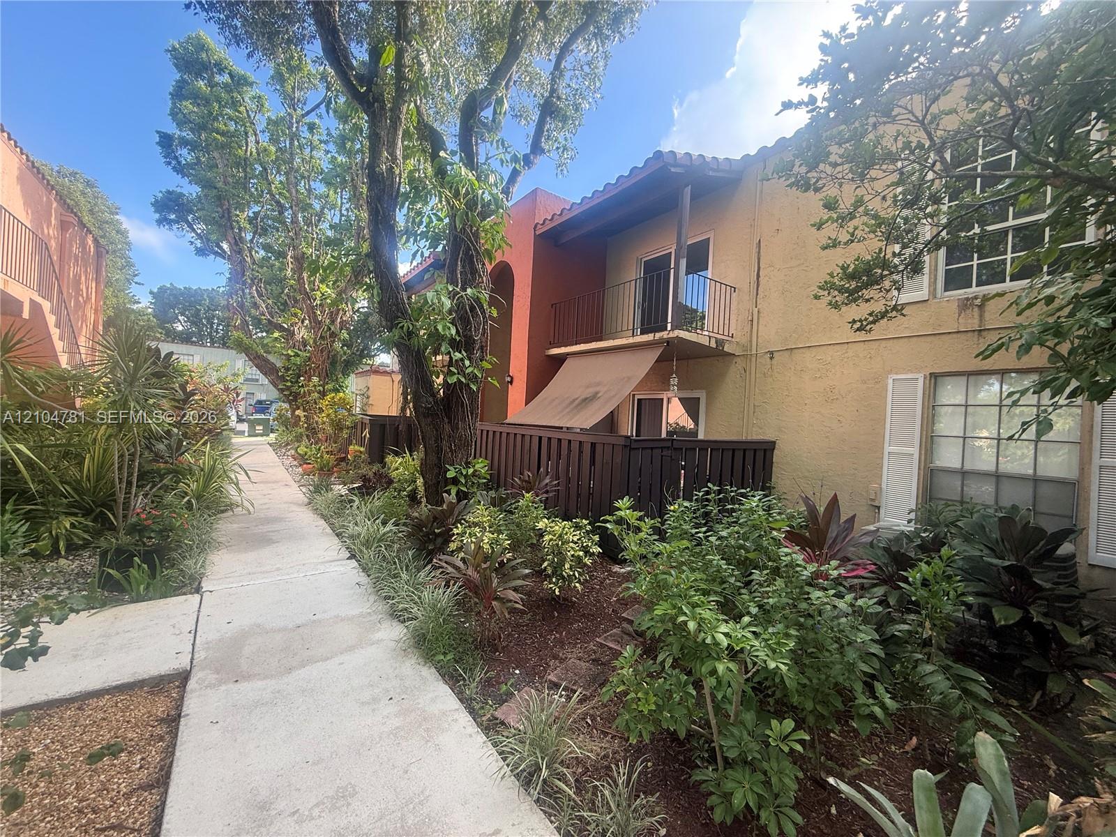10762 N Kendall Drive I16 Property Photo 1