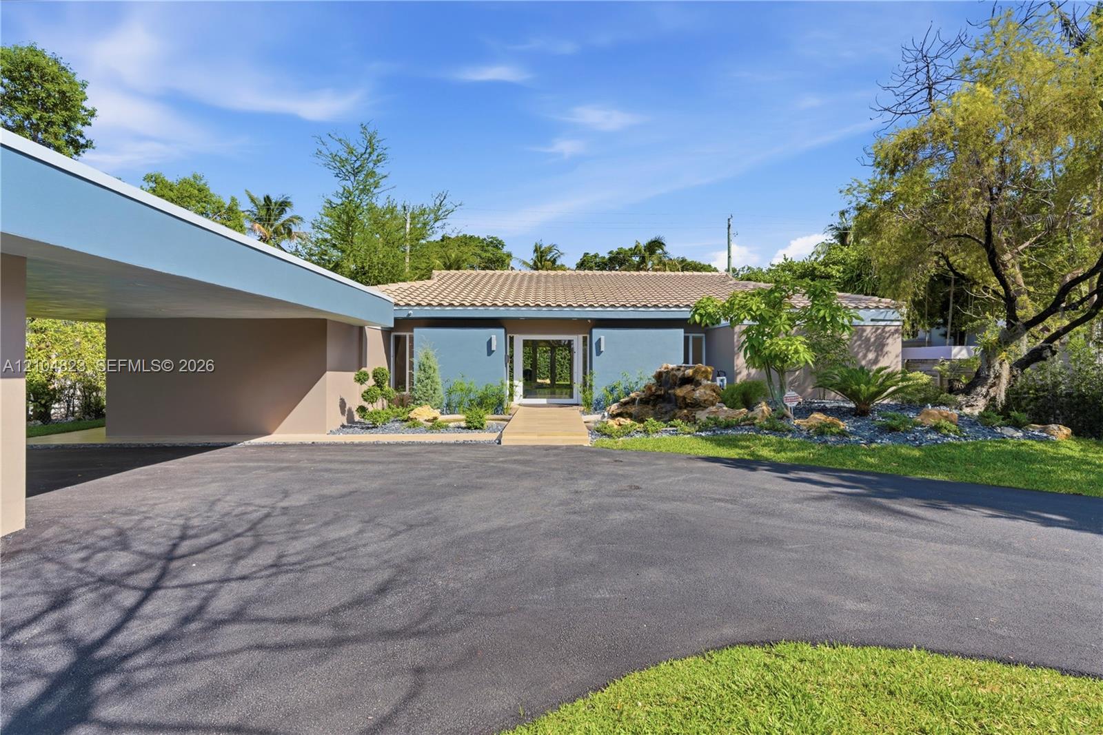 291 E Shore Drive E Property Photo 1