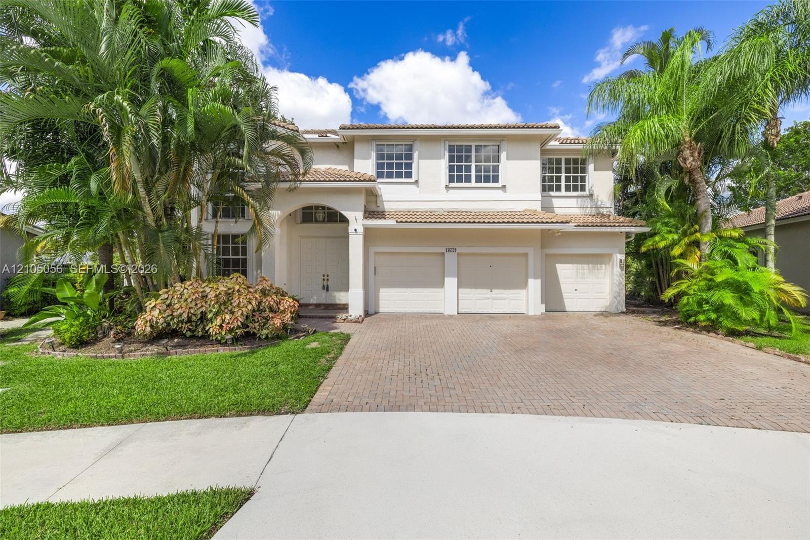 16729 Amber Lake Property Photo 1
