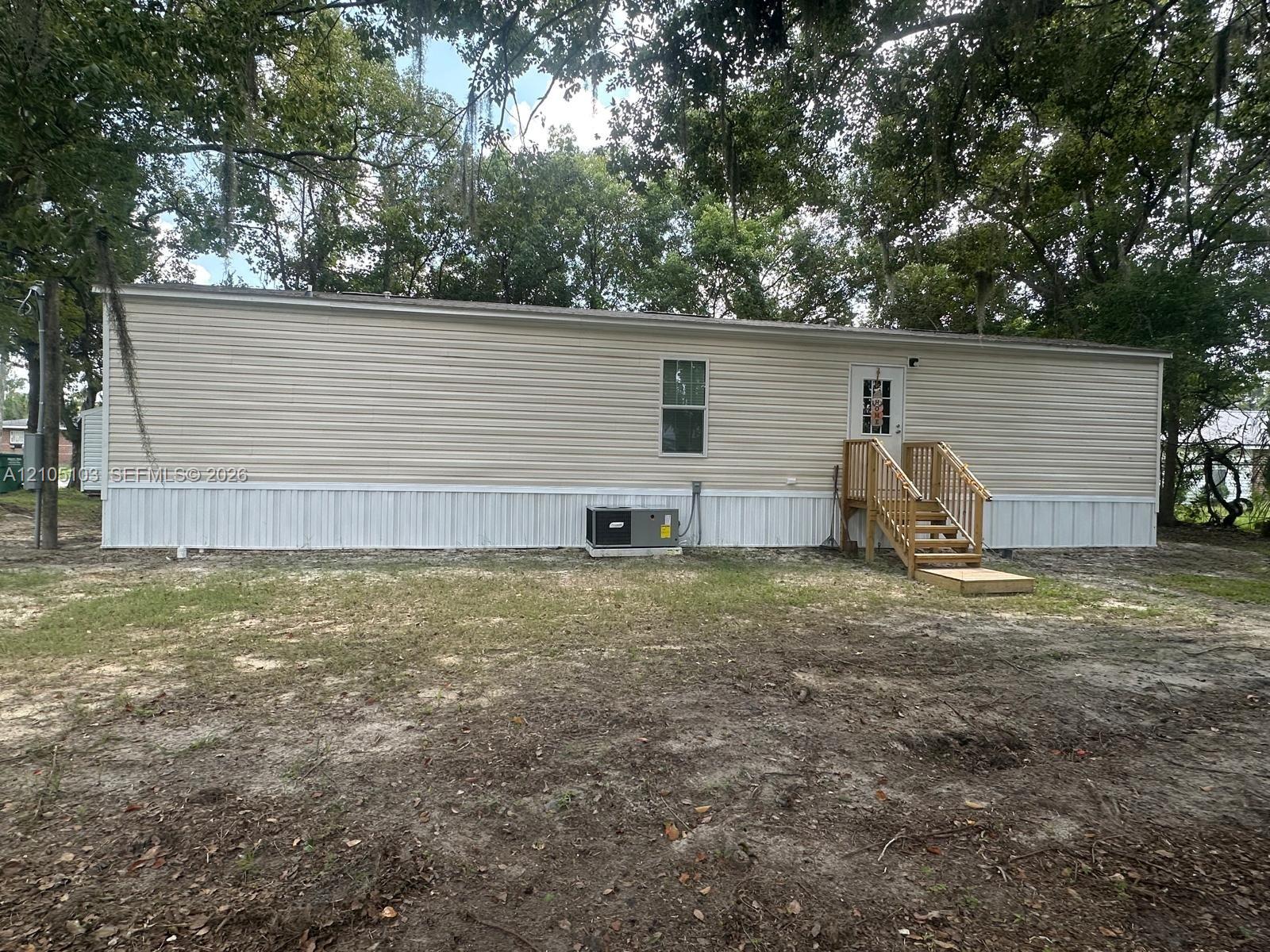862 Ne Coldwater Avenue Property Photo 1