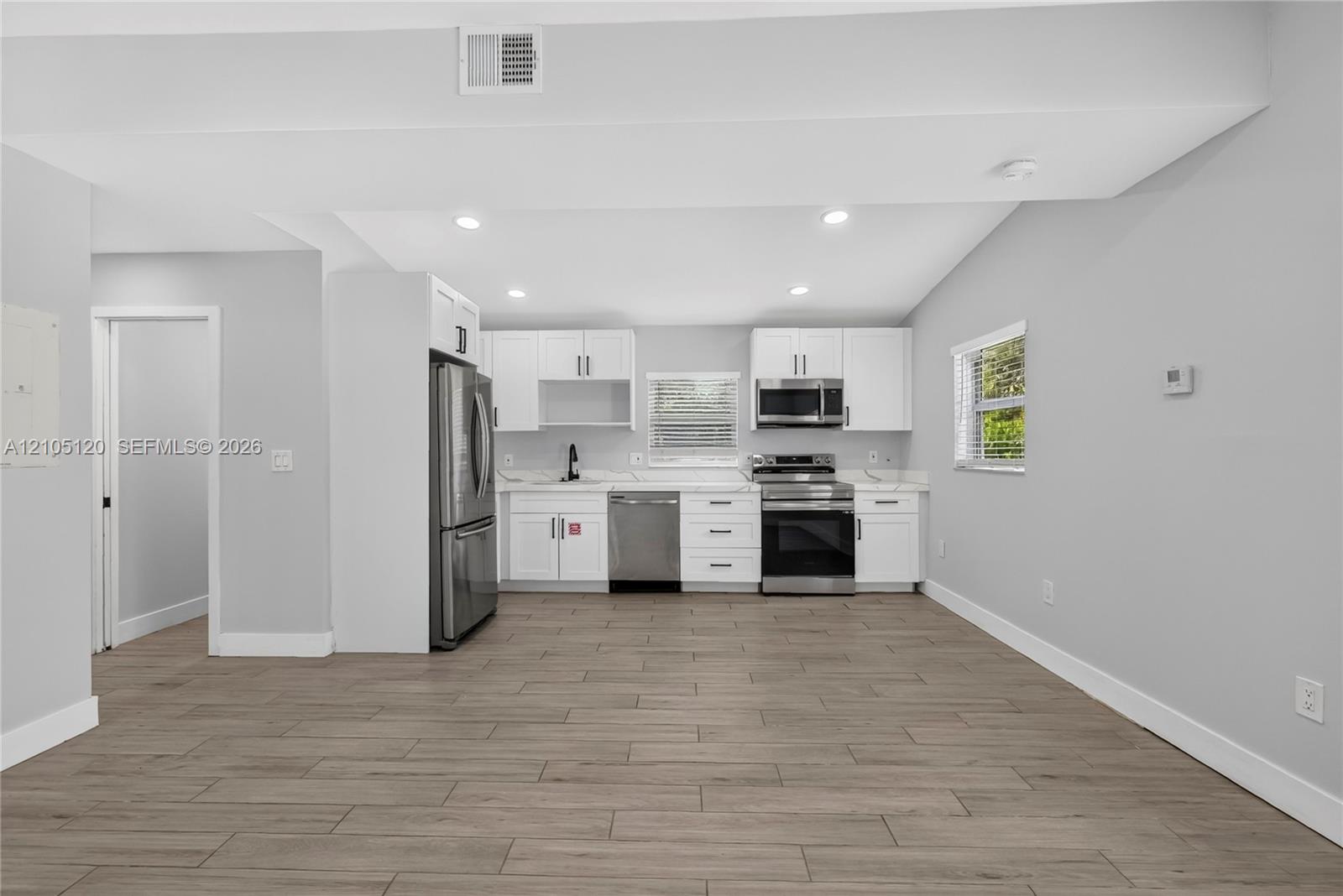 A12105120 Property Photo 4