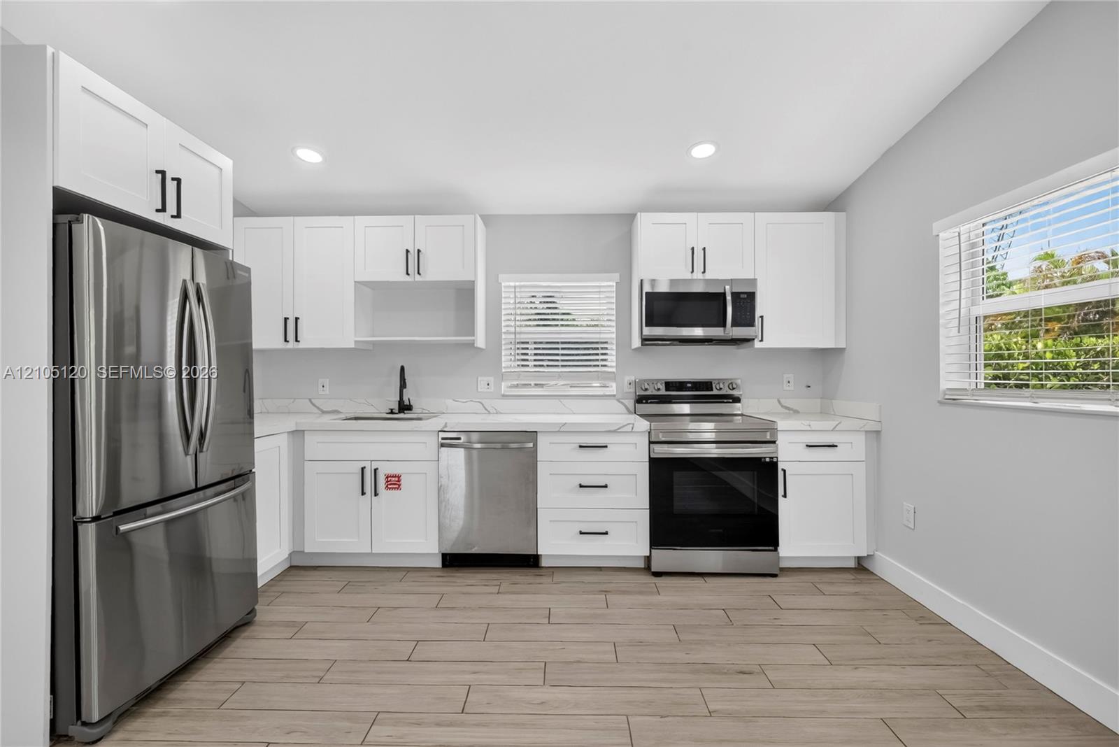 A12105120 Property Photo 5