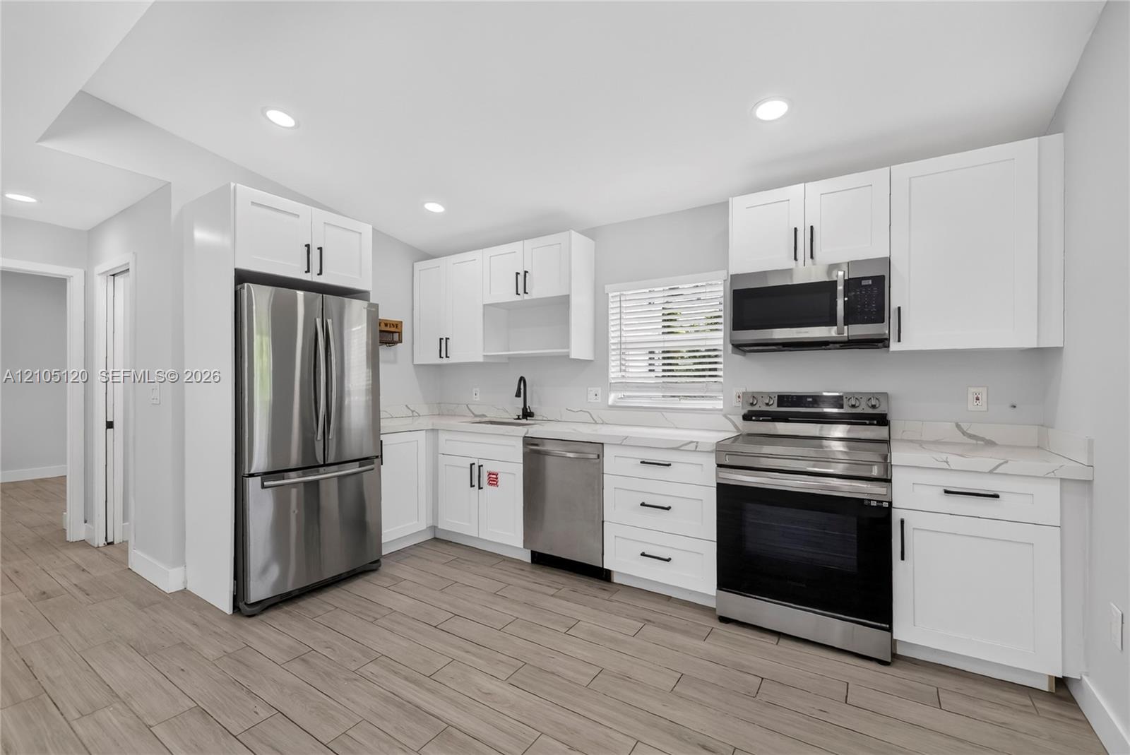 A12105120 Property Photo 6