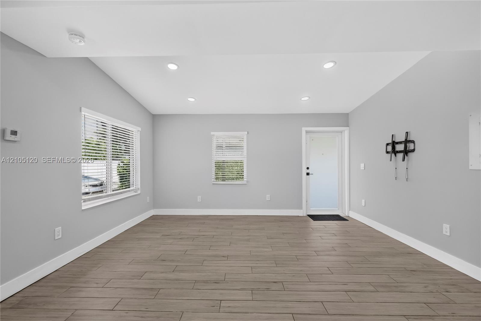 A12105120 Property Photo 8