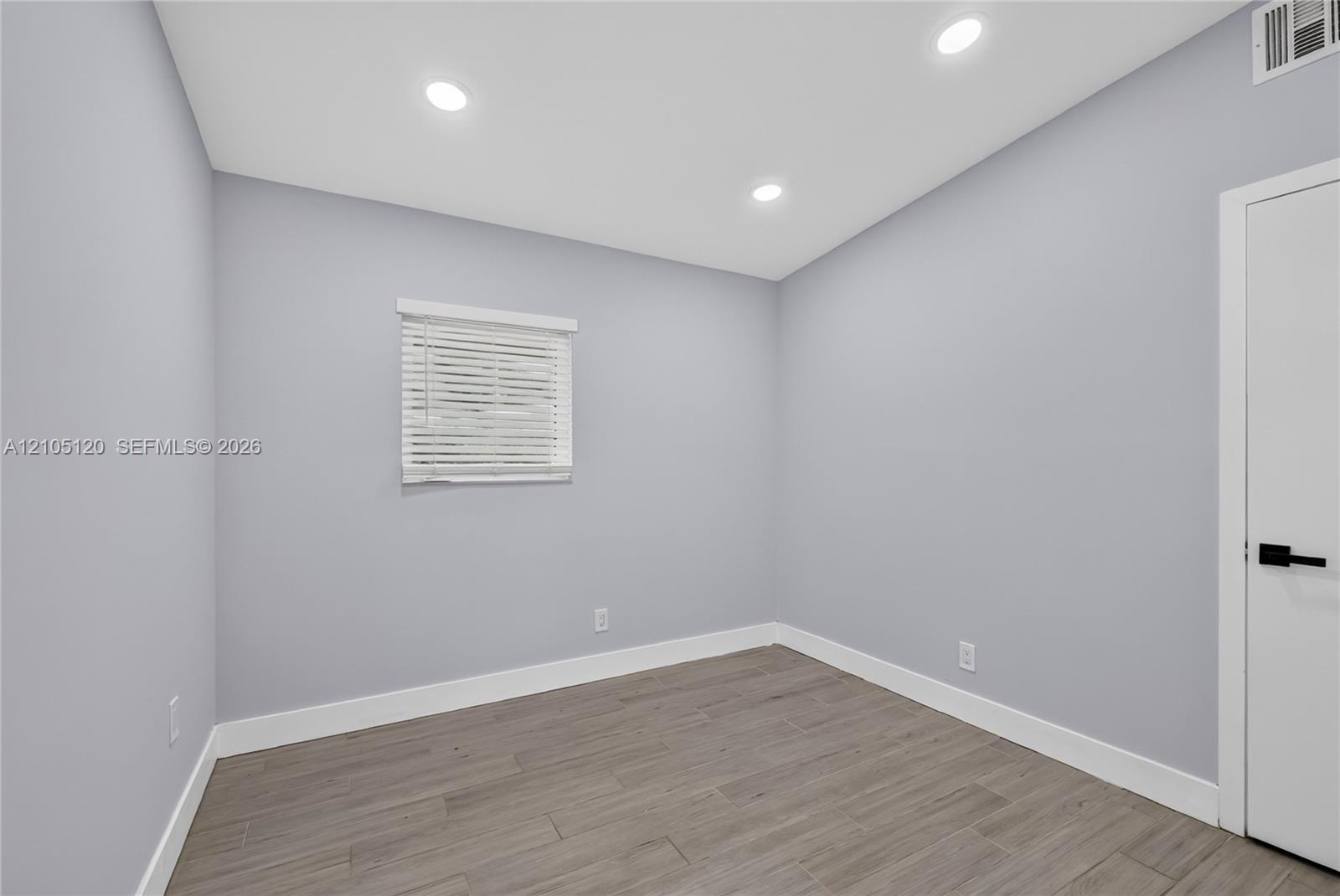 A12105120 Property Photo 11