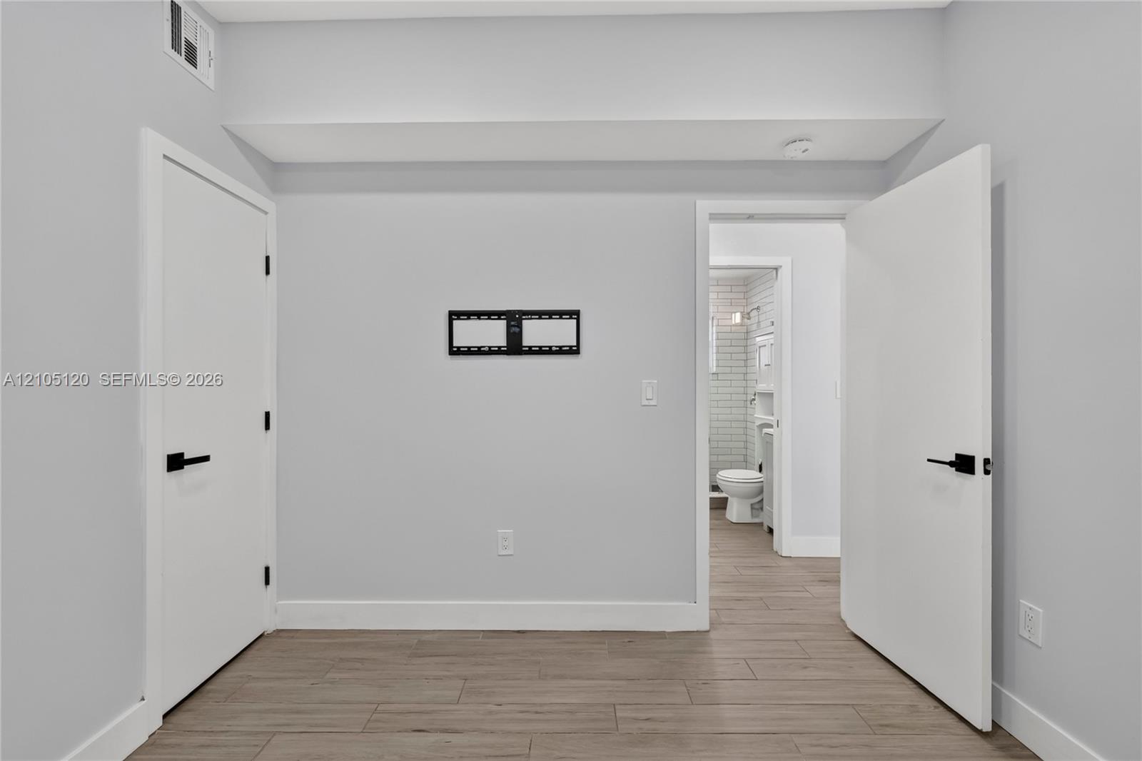 A12105120 Property Photo 12