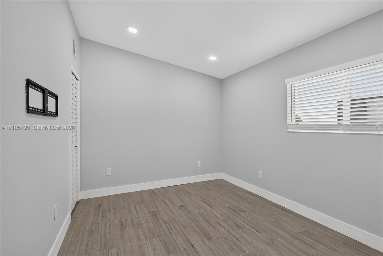 A12105120 Property Photo 13