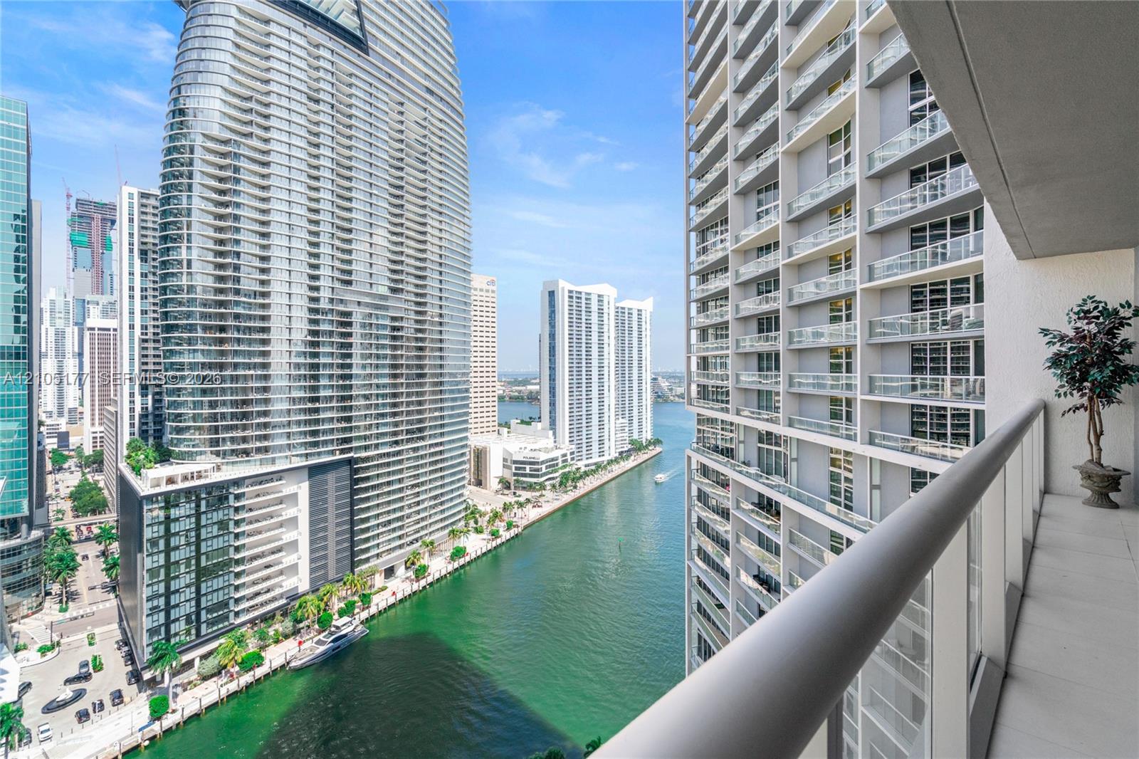475 Brickell Avenue 2414 Property Photo 1