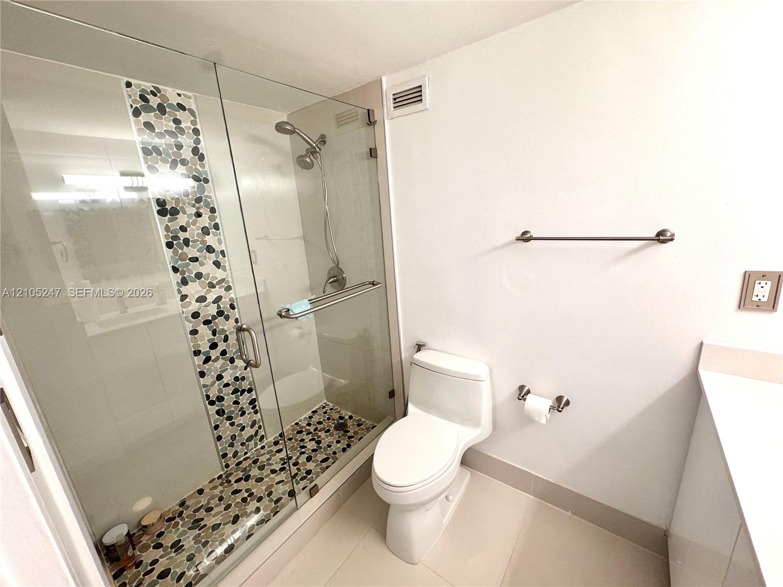 2899 Collins Avenue 904 Property Photo 5