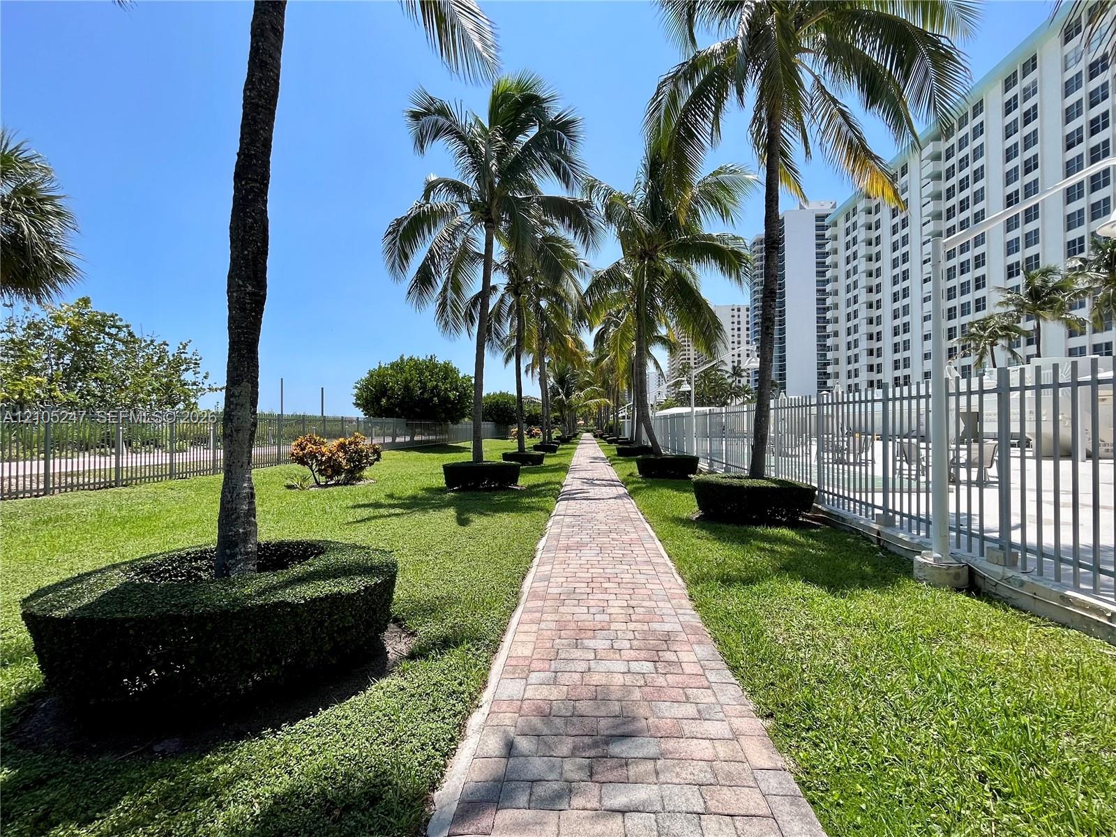 2899 Collins Avenue 904 Property Photo 16