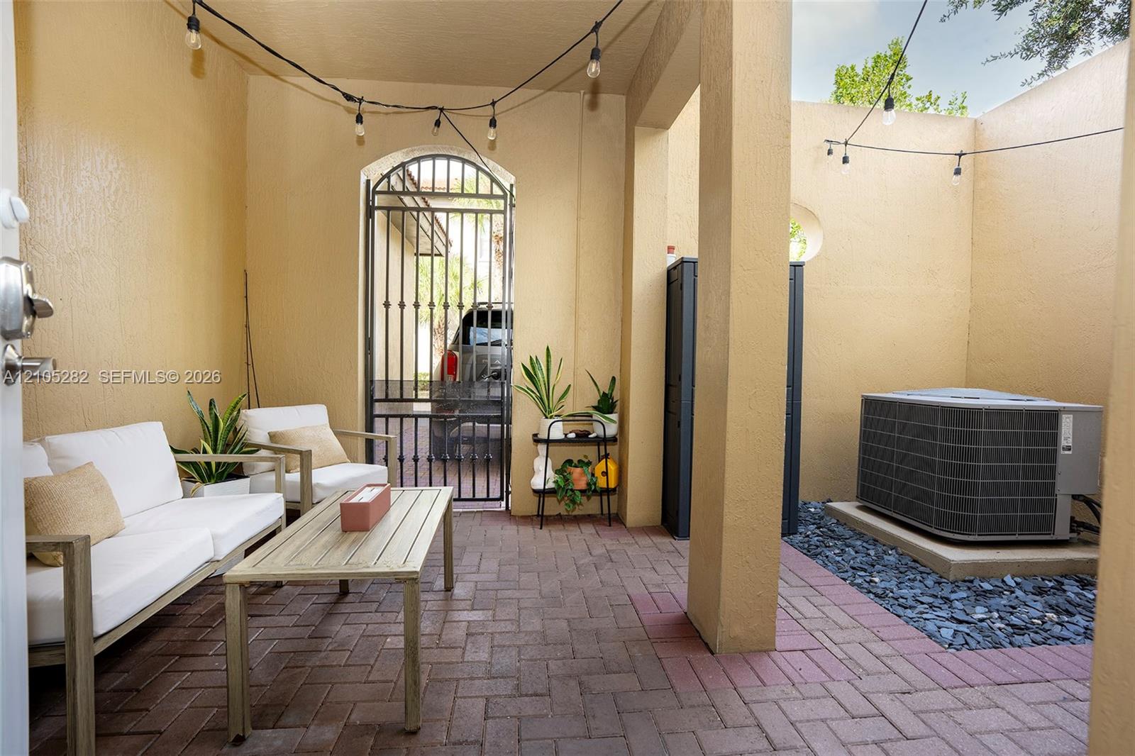 1104 Sw 146th Terrace Property Photo 3