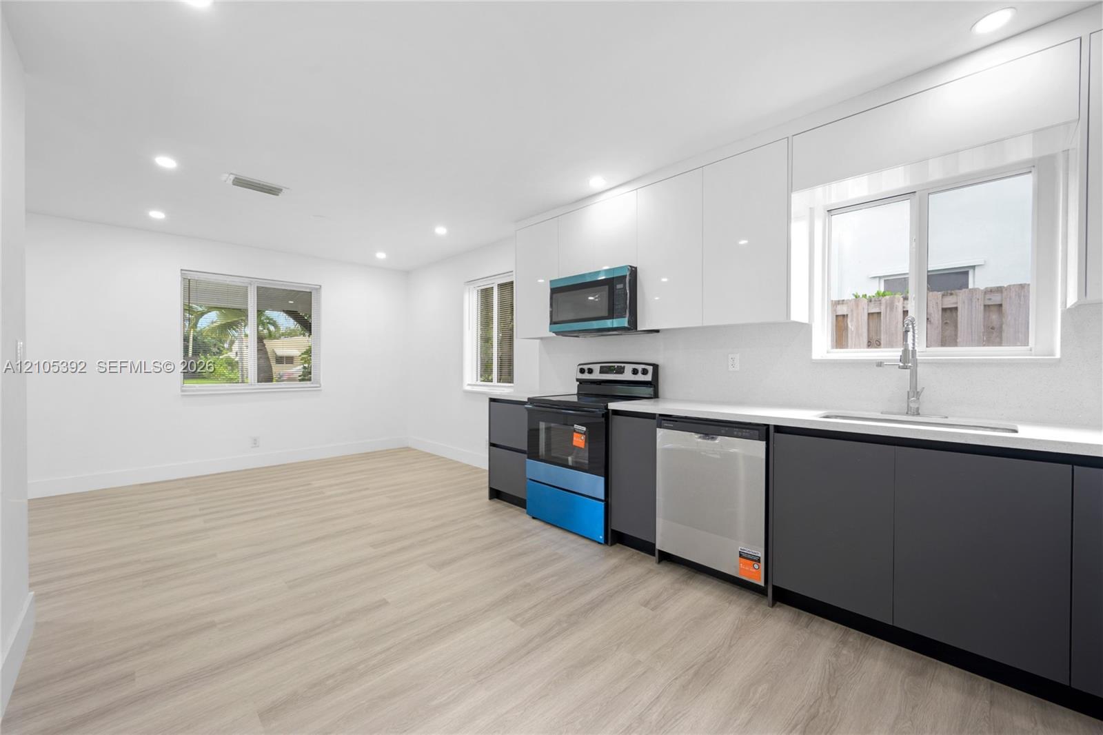 3197 Cleveland Street Property Photo 1