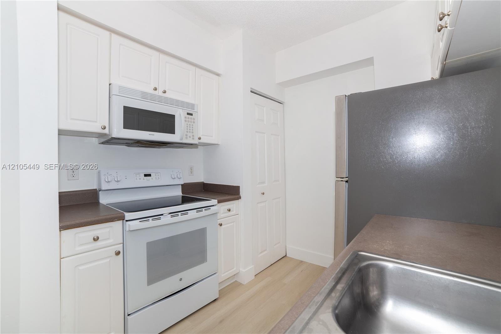 17145 N Bay Road 4203 Property Photo 9