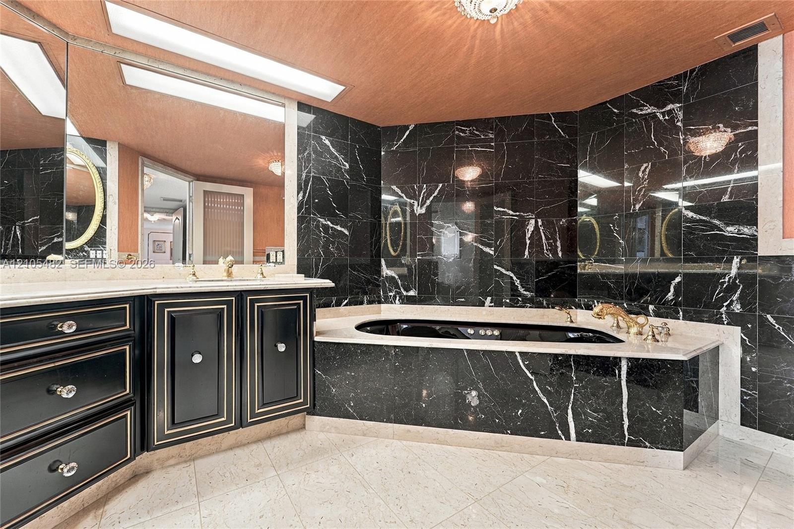 2100 S Ocean Lane 808 Property Photo 16