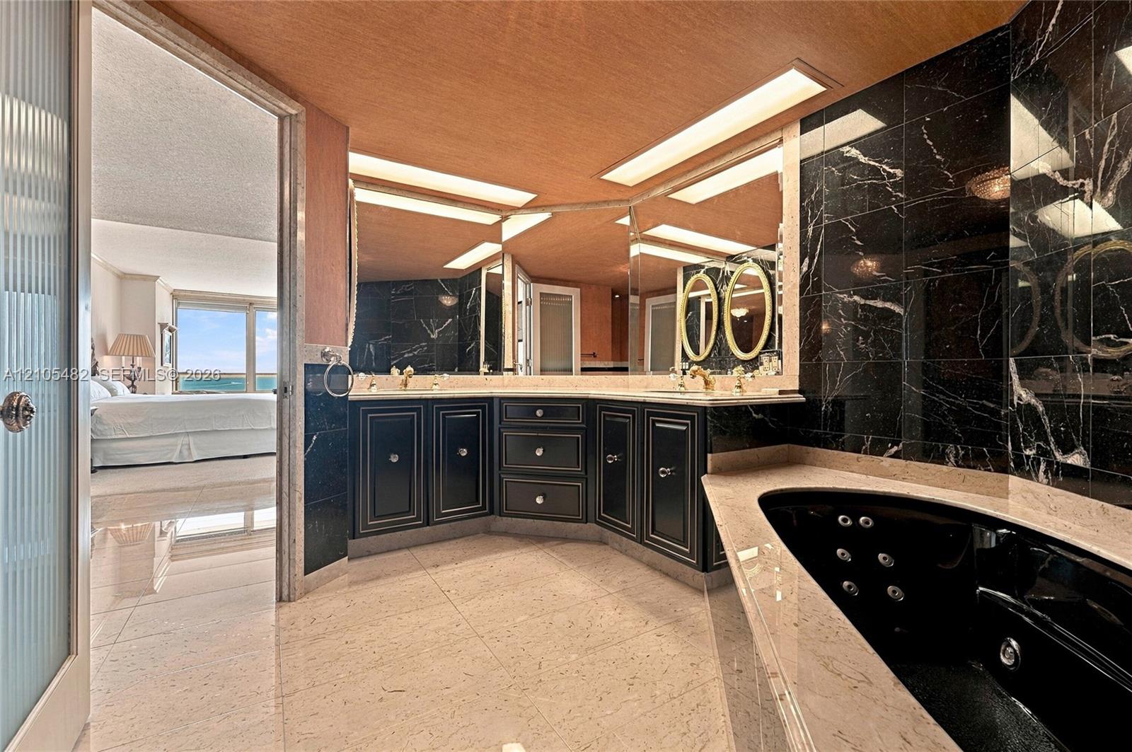 2100 S Ocean Lane 808 Property Photo 17
