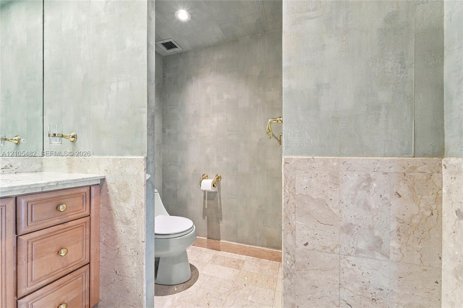 2100 S Ocean Lane 808 Property Photo 23
