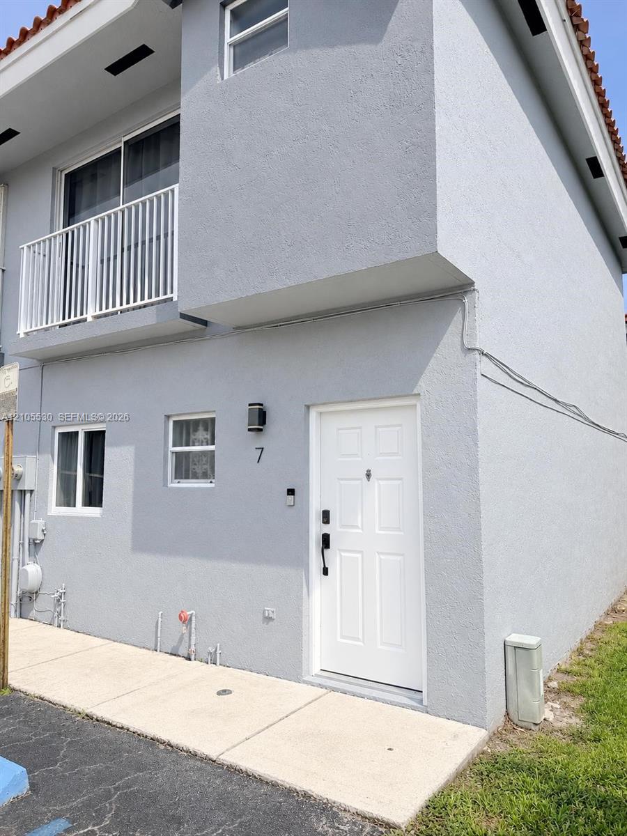 6570 Sw 12th Street 7-6570 Property Photo 1