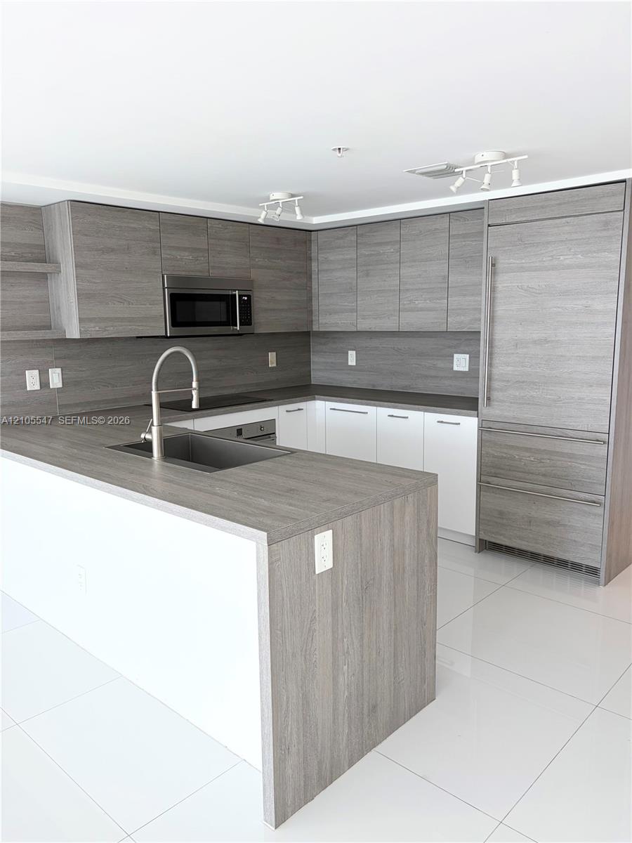 400 Sunny Isles Boulevard 1002 Property Photo 16