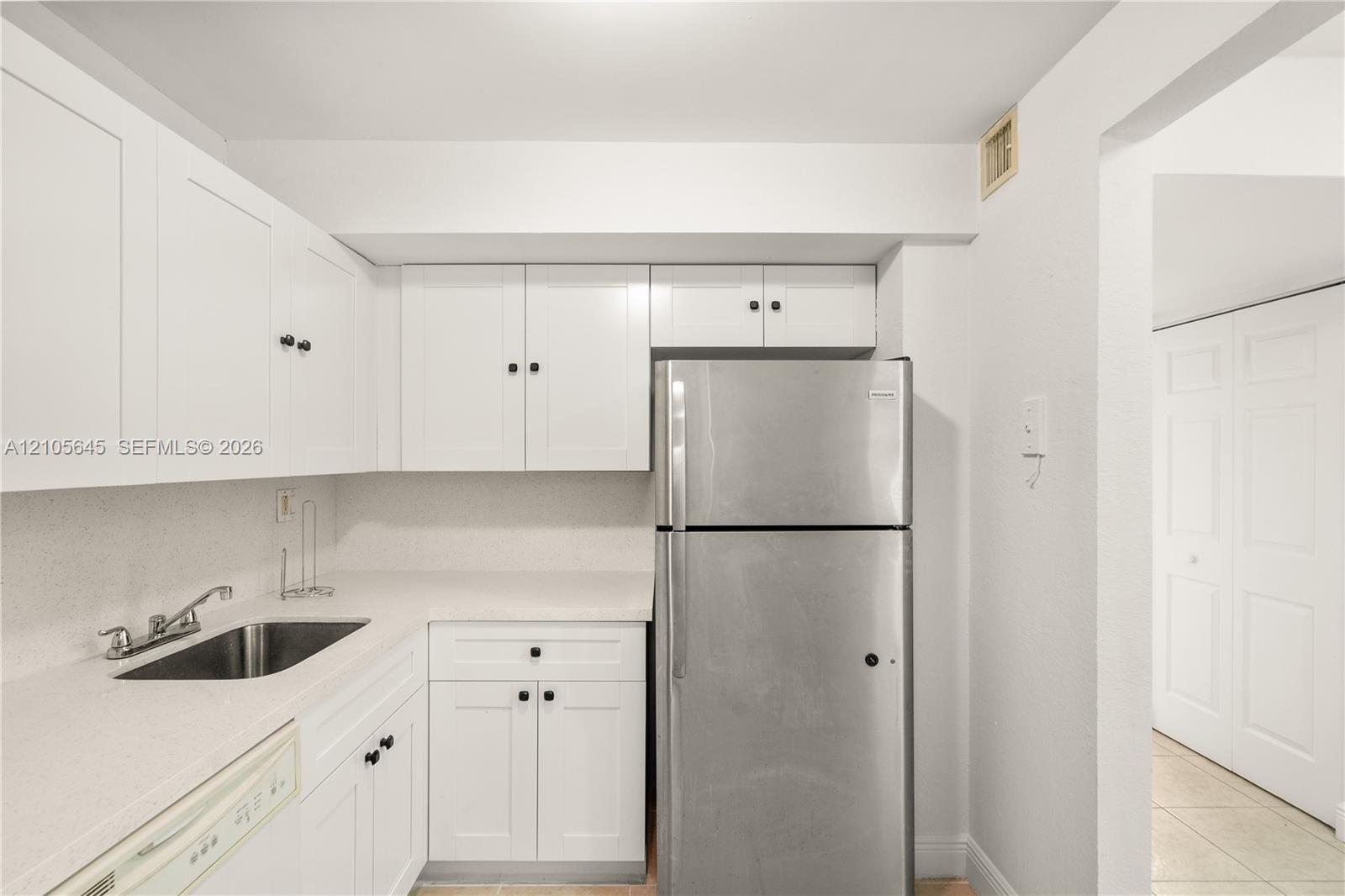 4205 N University Drive 205 Property Photo 6