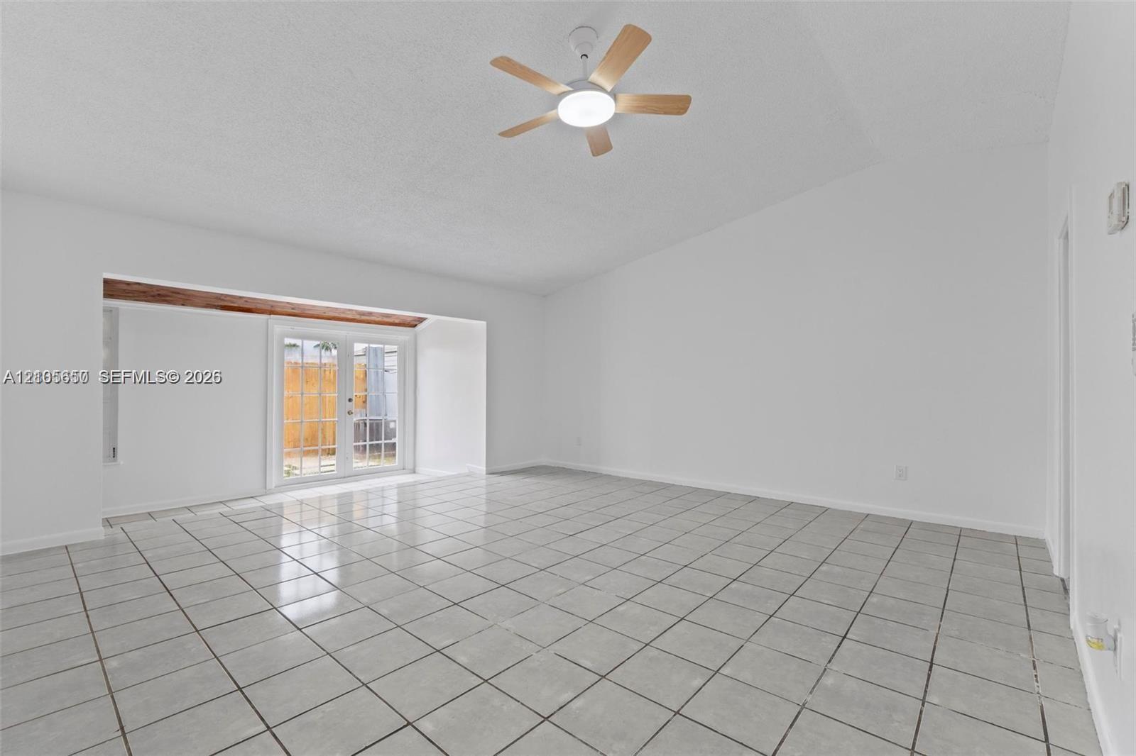 10387 Sw 209th Lane Property Photo 4